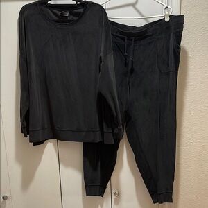 32 Degrees Women’s Velour Lounge Set - Joggers 3x